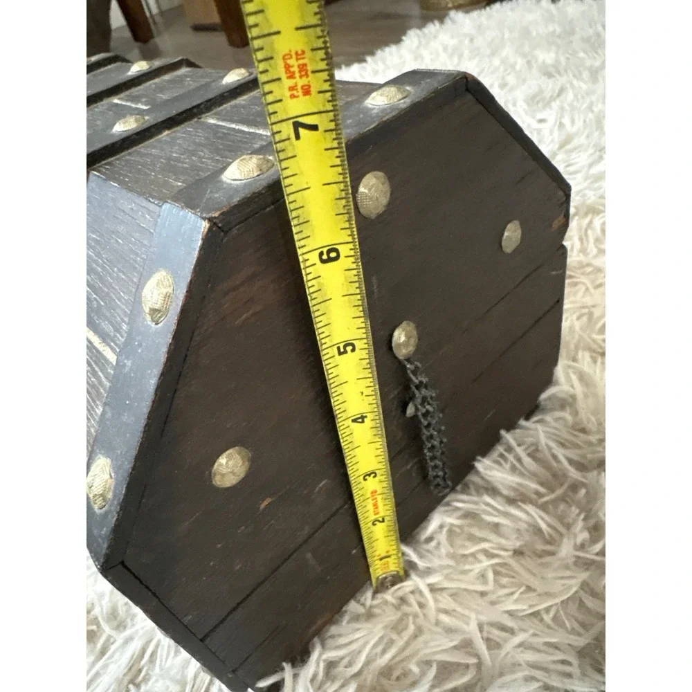 Vintage‎ Wooden Treasure Chest Jewelry Box Lion Head Hardware Red Velvet Lining
